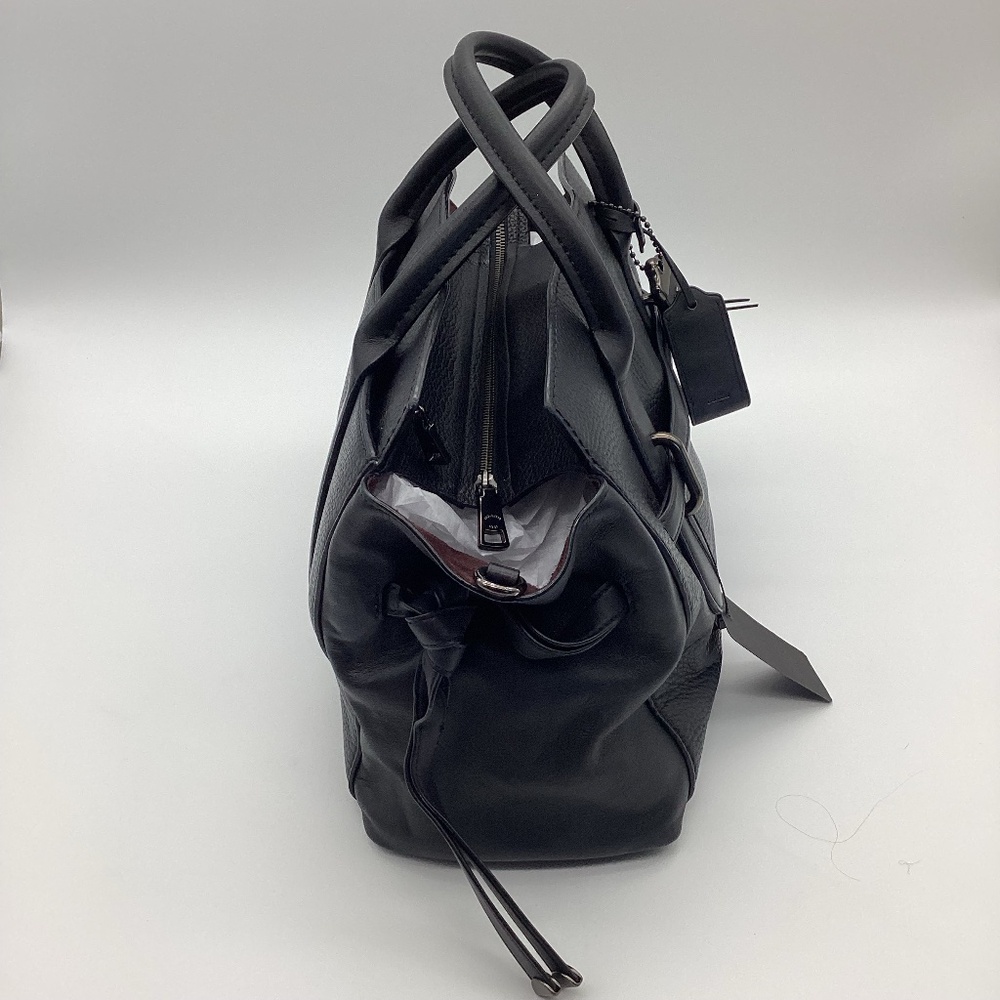 Elegant Black Leather Handbag - Picture 6 of 15